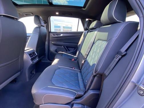 2025 Volkswagen Atlas Cross Sport 2.0T SEL Premium