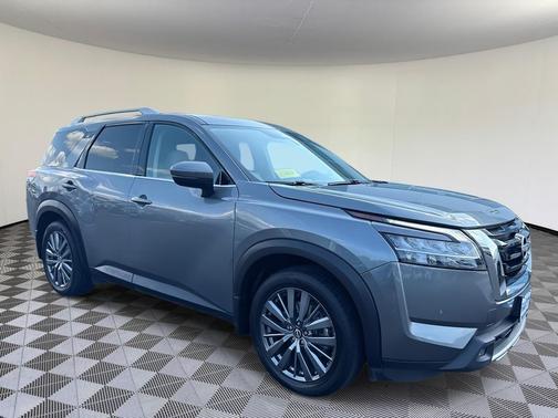 2022 Nissan Pathfinder SL 4WD