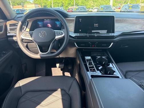 2025 Volkswagen Atlas 2.0T SE w/Technology 4MOTION