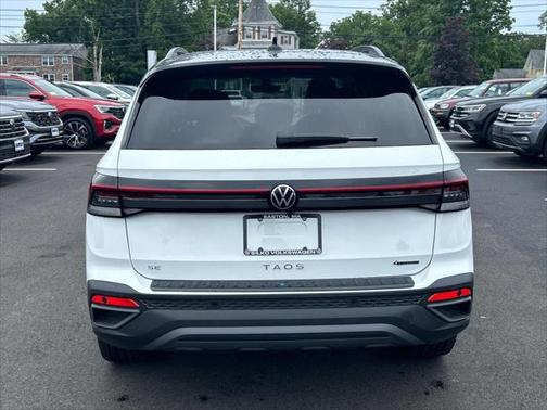 2025 Volkswagen Taos 1.5T SE Black