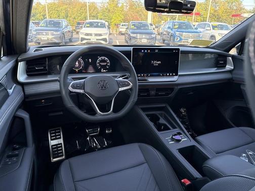 2025 Volkswagen Tiguan 2.0T SE R-Line Black 4MOTION