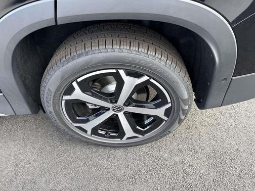 2025 Volkswagen Tiguan 2.0T SE 4MOTION