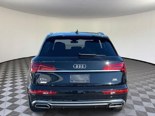 2022 Audi Q5 45 S line Premium