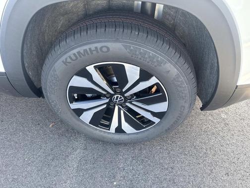 2026 Volkswagen Atlas Cross Sport 2.0T SE