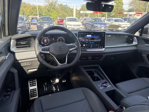 2025 Volkswagen Tiguan 2.0T SE R-Line Black 4MOTION