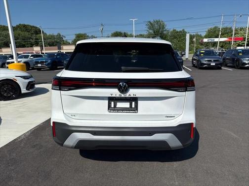 2025 Volkswagen Tiguan 2.0T SE 4MOTION