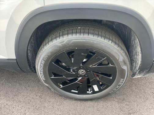 2025 Volkswagen Atlas 2.0T SE w/Technology 4MOTION