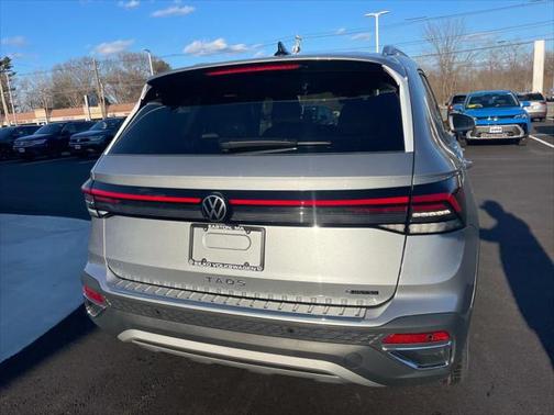 2025 Volkswagen Taos 1.5T SE