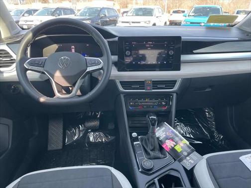 2025 Volkswagen Taos 1.5T SE