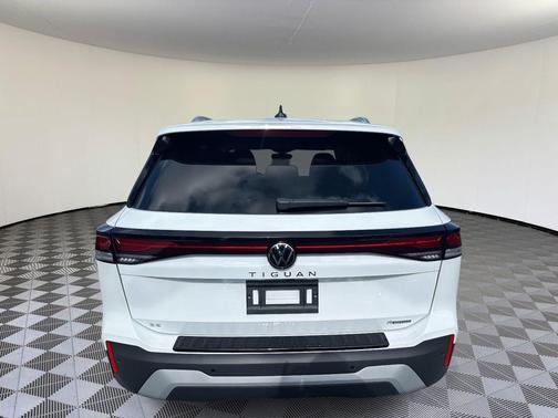2025 Volkswagen Tiguan 2.0T SE 4MOTION