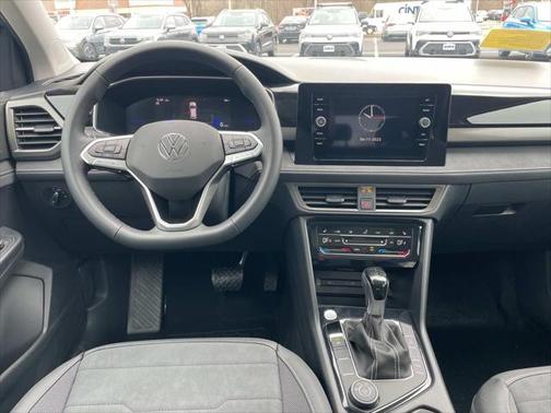 2025 Volkswagen Taos 1.5T SE Black