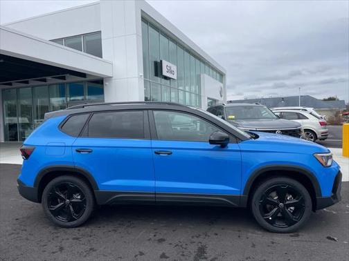 2025 Volkswagen Taos 1.5T SE Black