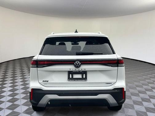 2025 Volkswagen Tiguan 2.0T SE 4MOTION