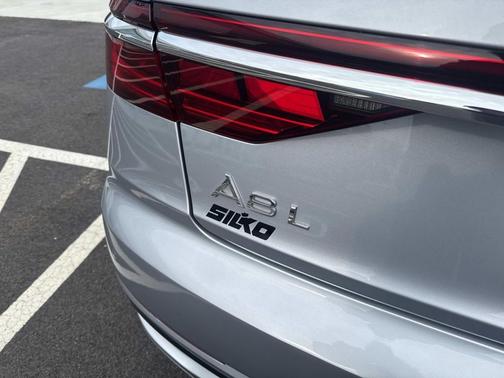 2022 Audi A8 L 55 TFSI quattro Tiptronic