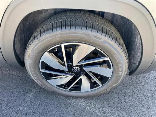2025 Volkswagen Atlas 2.0T SE w/Technology 4MOTION