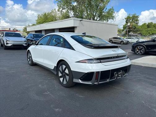 2024 Hyundai IONIQ 6 SE Standard Range