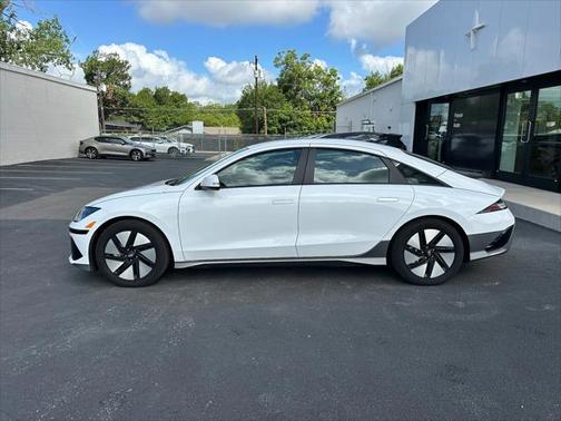 2024 Hyundai IONIQ 6 SE Standard Range