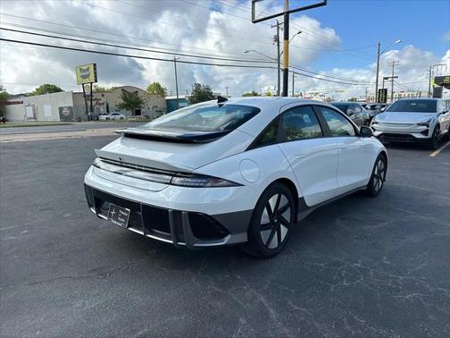 2024 Hyundai IONIQ 6 SE Standard Range