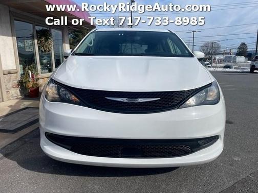 2023 Chrysler Voyager LX