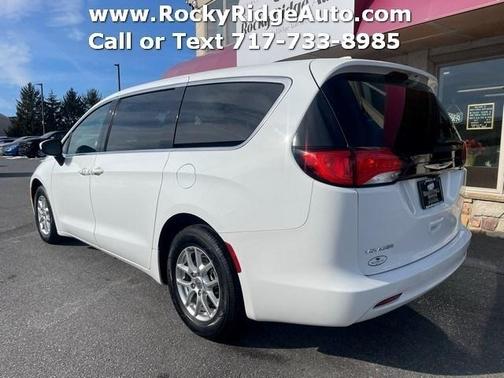 2023 Chrysler Voyager LX