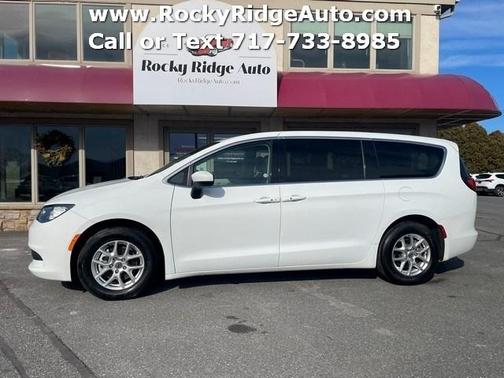 2023 Chrysler Voyager LX