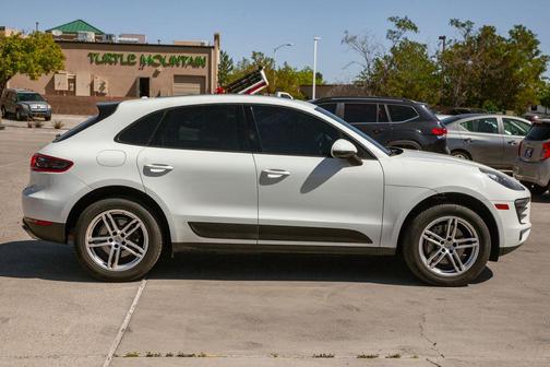 White 2017 Porsche Macan Macan