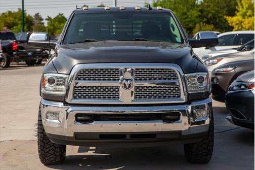 2017 RAM 3500 Laramie Crew Cab 4x4 8' Box