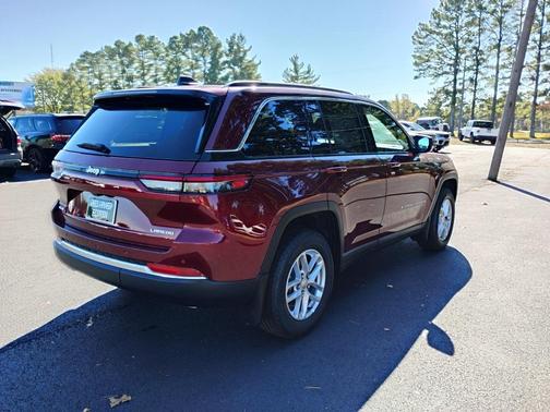 2025 Jeep Grand Cherokee Laredo