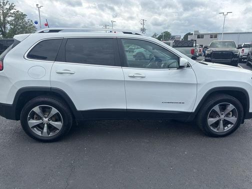 Bright White Clearcoat 2019 Jeep Cherokee Limited