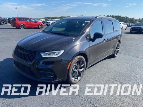 Diamond Black 2026 Chrysler Pacifica Select