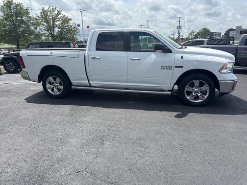 Bright White Clearcoat 2018 RAM 1500 Big Horn