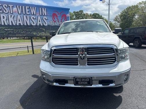 Bright White Clearcoat 2018 RAM 1500 Big Horn