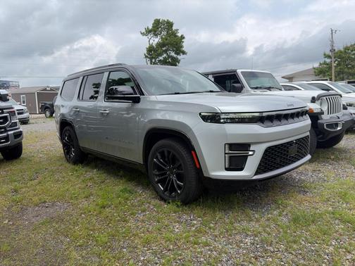 Silver Zynith 2026 Jeep Grand Wagoneer Summit Obsidian