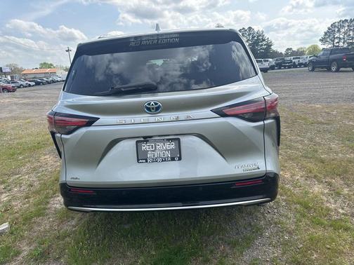 2023 Toyota Sienna Platinum 7 passenger