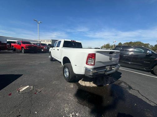 Bright White Clearcoat 2024 RAM 3500 Tradesman