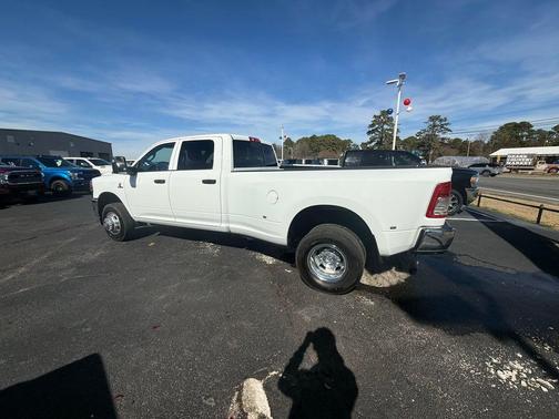 Bright White Clearcoat 2024 RAM 3500 Tradesman