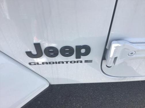 2025 Jeep Gladiator Sport