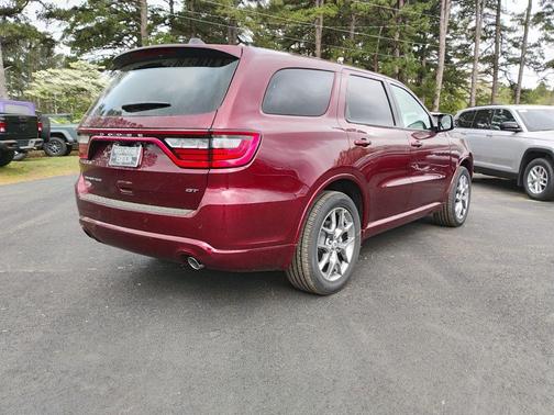 Octane Red Pearlcoat 2026 Dodge Durango GT HEMI V8