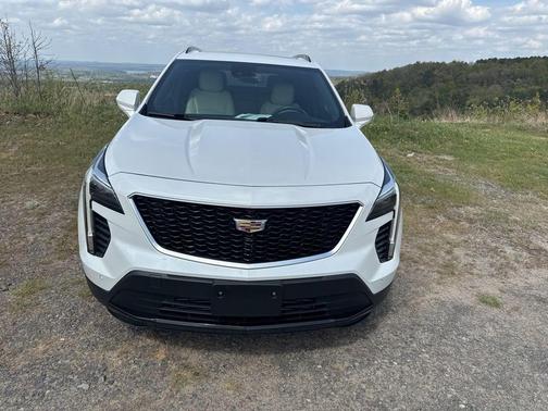 Crystal White Tri-Coat 2020 Cadillac XT4 Sport