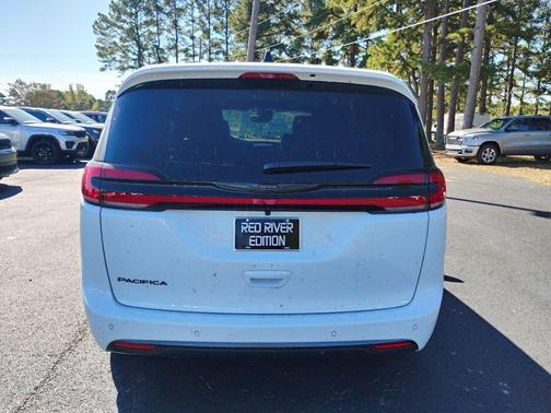 Bright White Clearcoat 2026 Chrysler Pacifica Select