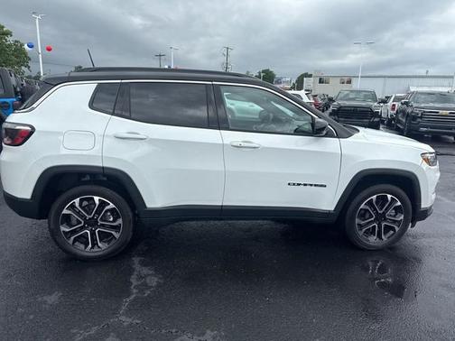 Bright White Clearcoat 2024 Jeep Compass Limited