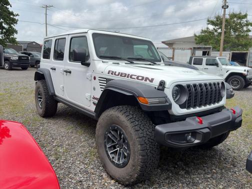 Bright White Clearcoat 2025 Jeep Wrangler Rubicon