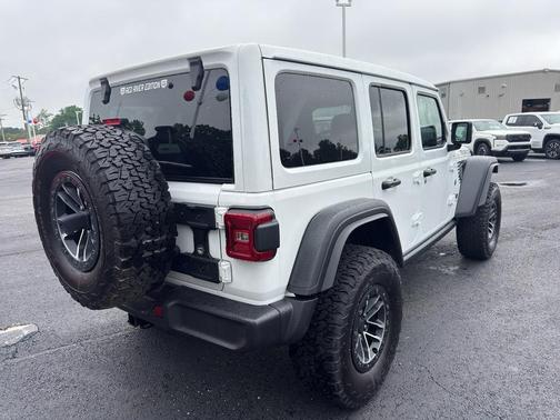 Bright White Clearcoat 2025 Jeep Wrangler Rubicon
