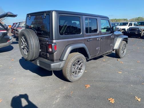 Granite Crystal Clearcoat Metallic 2026 Jeep Wrangler Sport