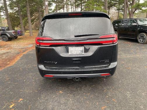 Diamond Black 2026 Chrysler Pacifica Limited