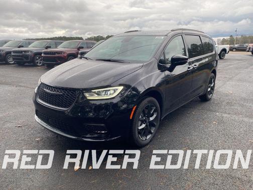 Diamond Black 2026 Chrysler Pacifica Limited