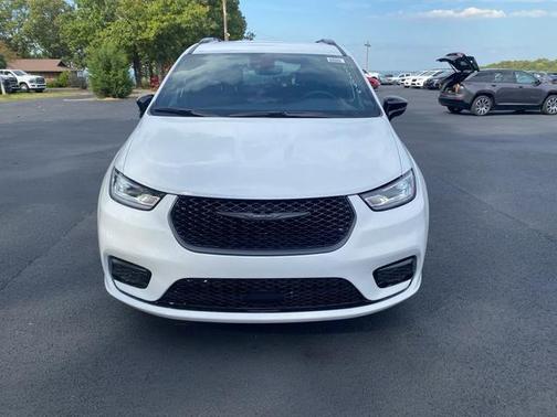 Bright White Clearcoat 2026 Chrysler Pacifica Select