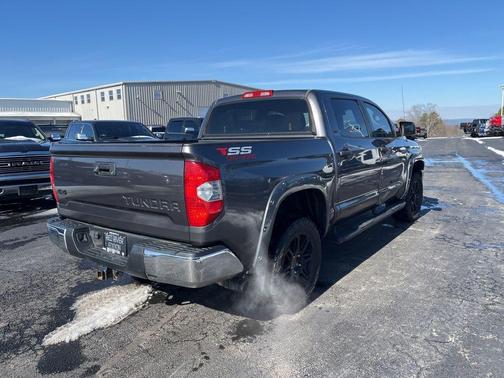 2018 Toyota Tundra SR5