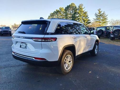 2025 Jeep Grand Cherokee Laredo