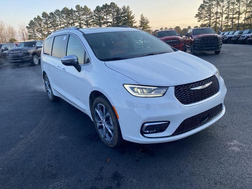 Bright White Clearcoat 2026 Chrysler Pacifica Pinnacle